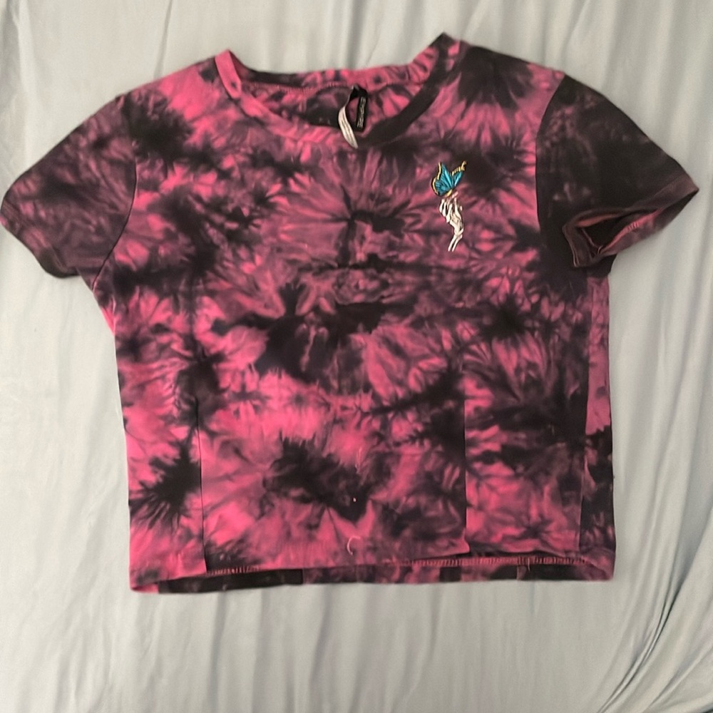 Cropped butterfly tee